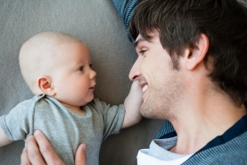 papa praten taalontwikkeling baby