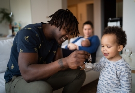 vitamine D geven aan een peuter