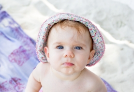 baby met hoedje