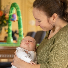 Inge met Flor op de arm