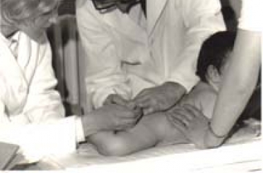 Dokter vaccineert baby - geschiedenis