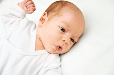 baby beweegt mond en tong