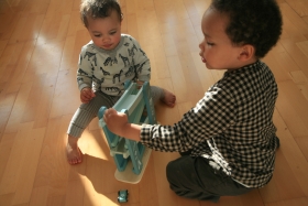 baby en peuter spelen