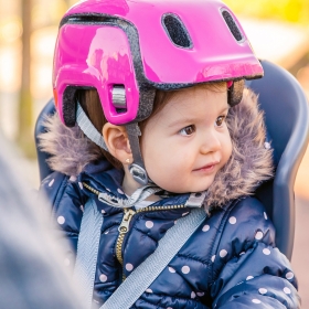 kind fietsstoel helm