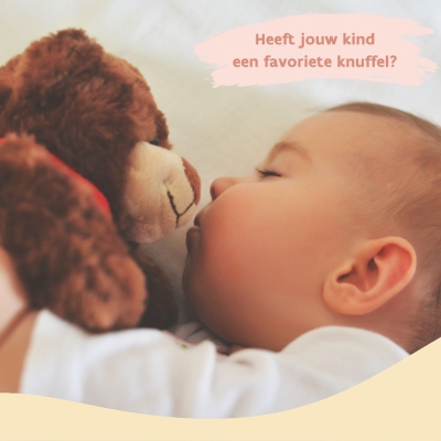 baby met knuffel