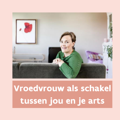 Elke Roggen vroedvrouw zit in zetel