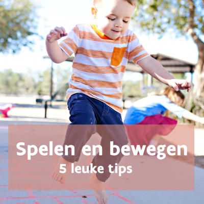 Spelen en bewegen_kindje speelt hinkelspel buiten