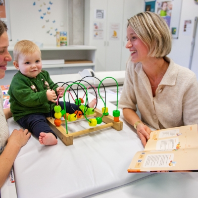 mama op consultatie bij Kind en Gezin