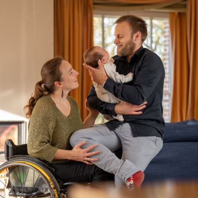 Portret van ouders met kleine baby