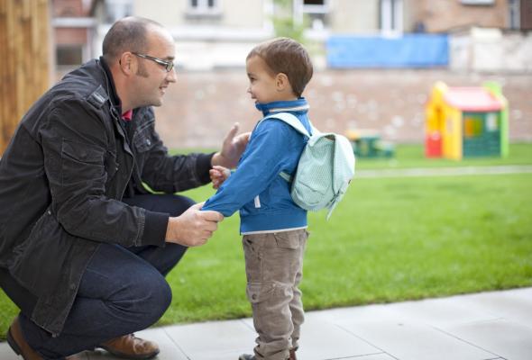 kind met boekentas school
