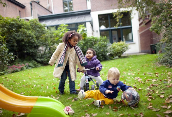 buiten spelen in de opvang