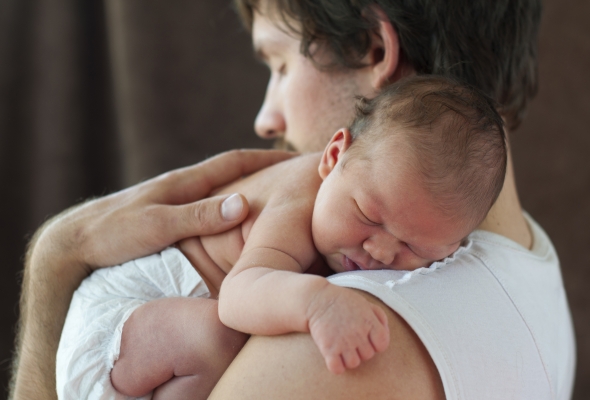papa met baby