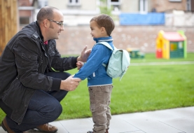 kind met boekentas school